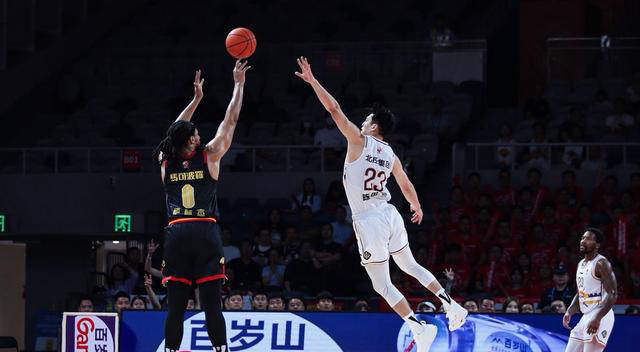 三亿体育体育官网入口-关于篮板篮球赛事即将打响，球队全力备战期待大战的信息