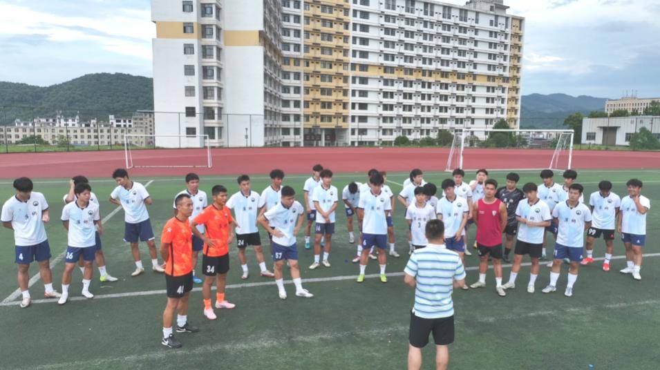 关于抵达赛场，球员们磨刀霍霍，备战十分认真的信息