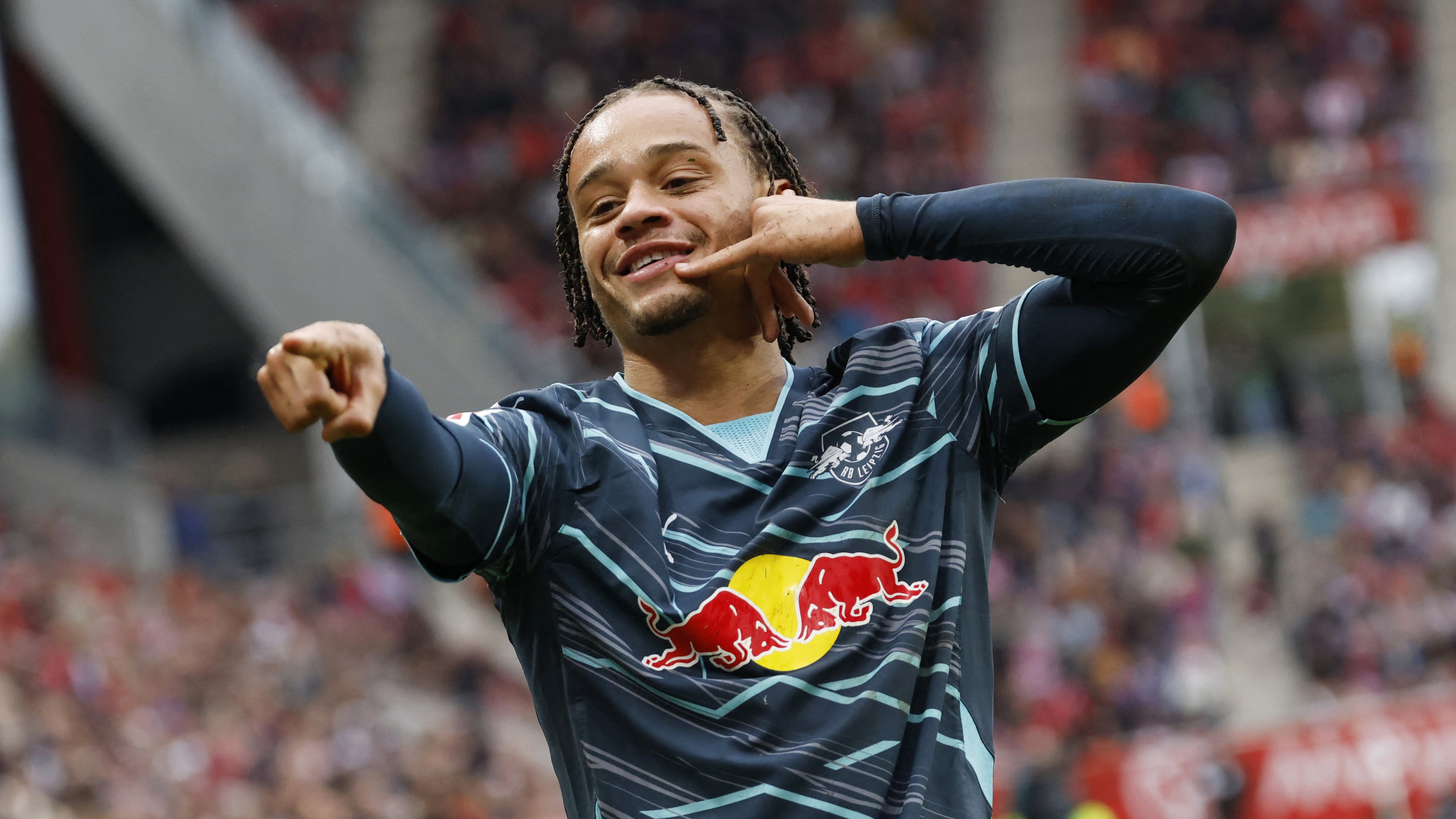 三亿体育体育在线登录-莱比锡队员累累伤退，全队备战仍坚决不放弃