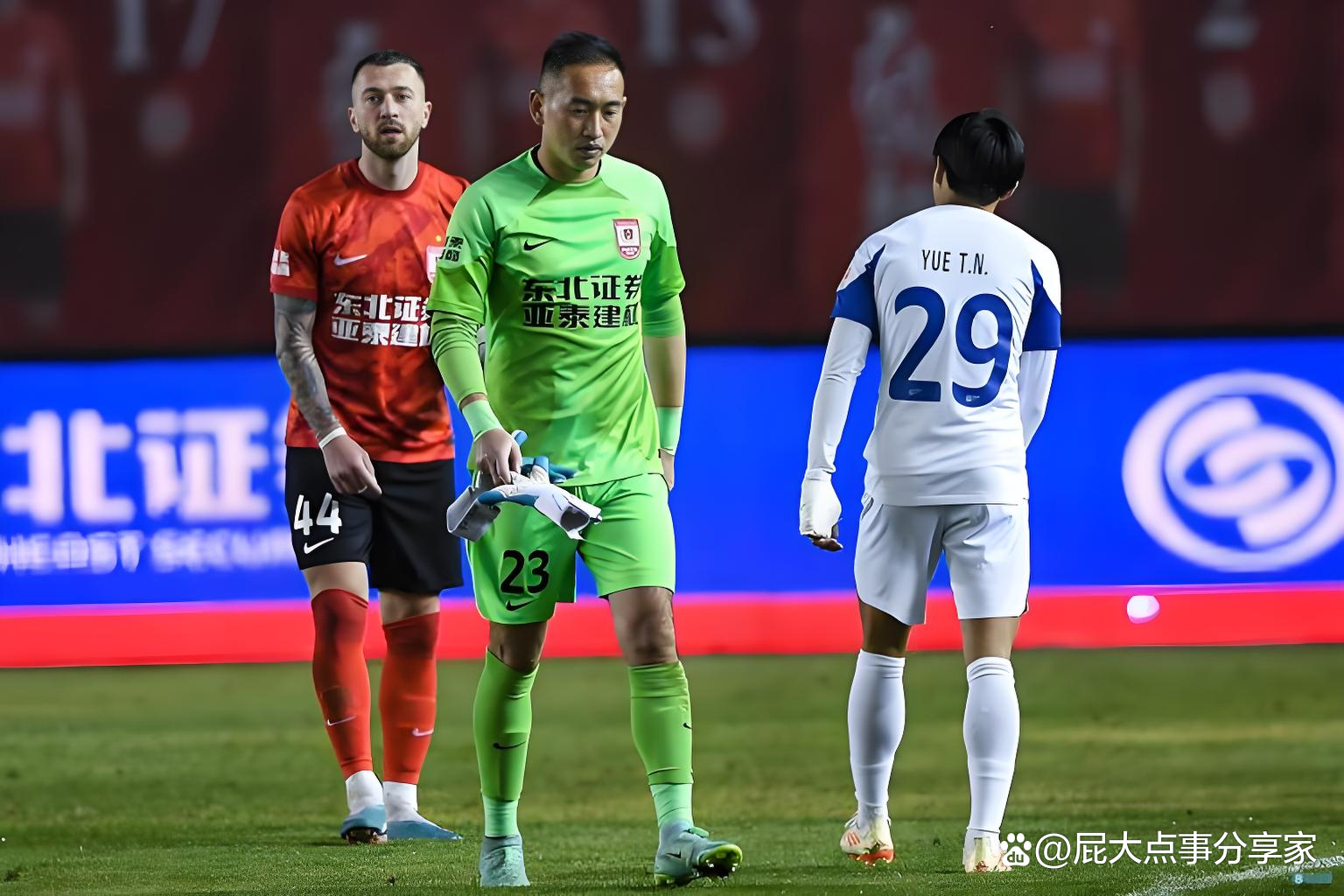 包含重庆斯威客场逼平长春亚泰，保持不败势头的词条