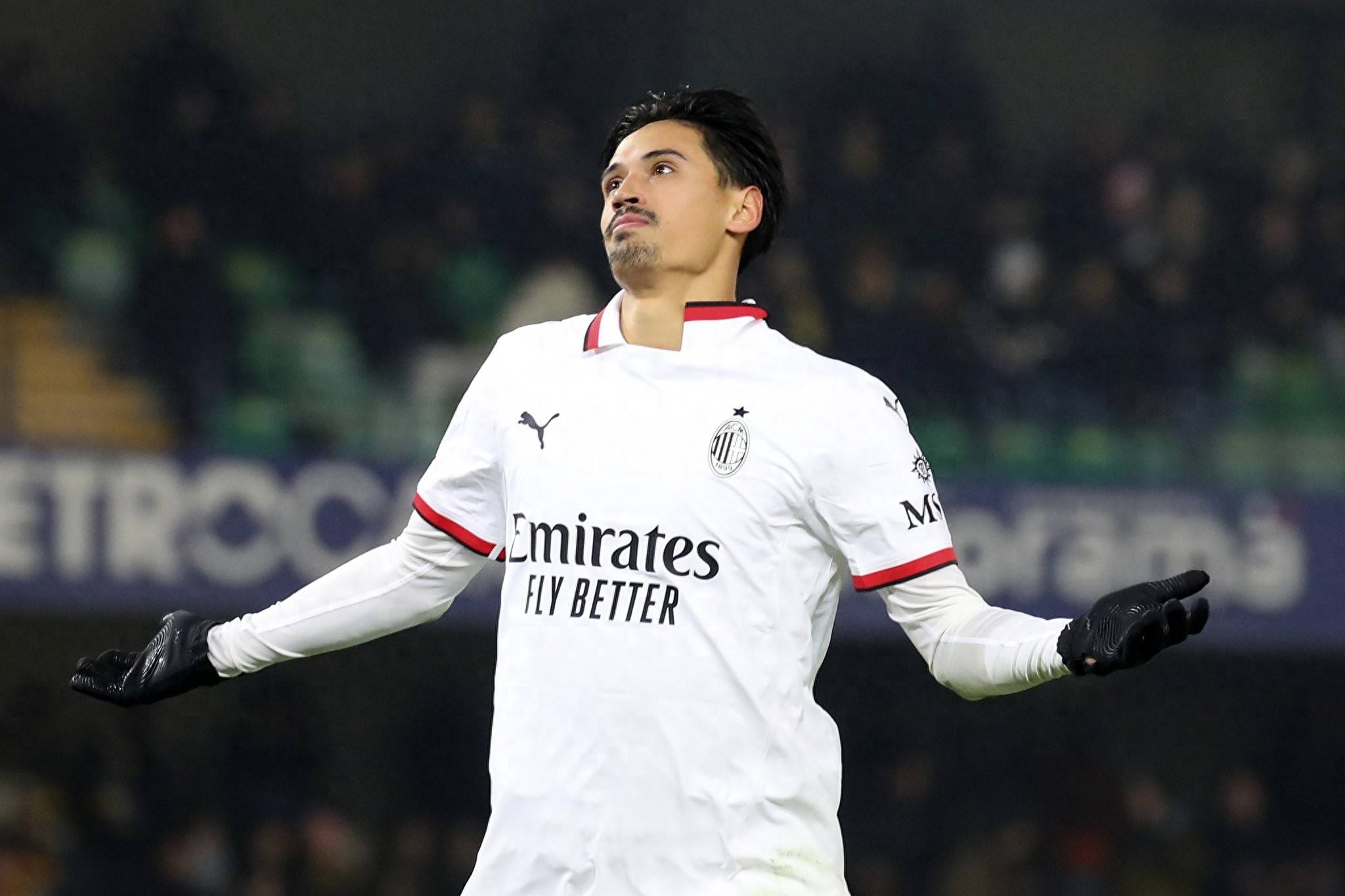 三亿体育体育新闻-AC米兰逼平维罗纳，暂时止住颓势