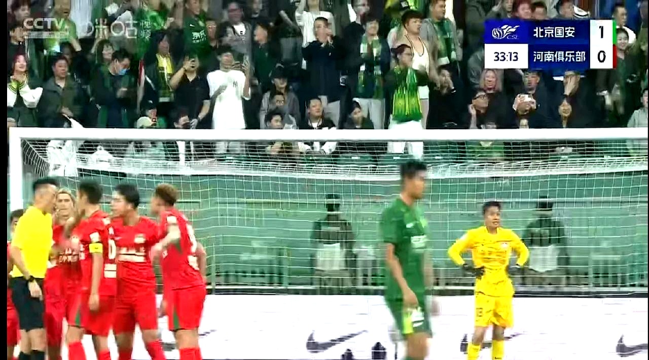 北京国安迎战河南建业,努力拼搏 北京国安迎战河南建业,努力拼搏