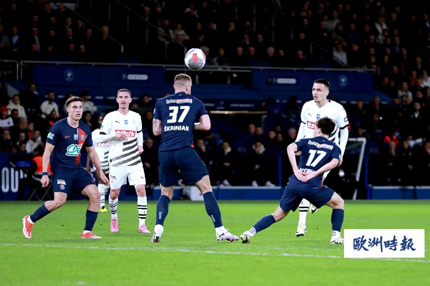 法国队在足球大赛上大放异彩,夺得桂冠 法国队在足球大赛上大放异彩,夺得桂冠