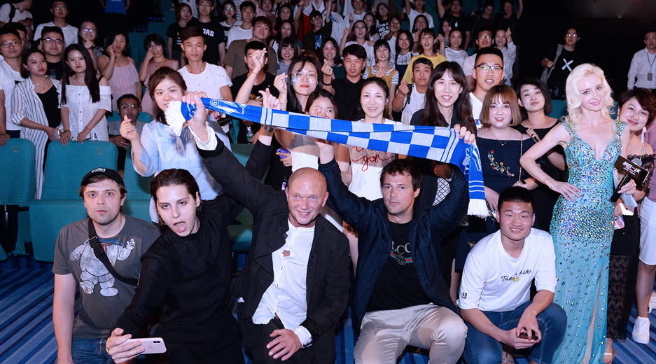 包含都灵队长领衔表现出色,赢得球迷掌声的词条 包含都灵队长领衔表现出色,赢得球迷掌声的词条