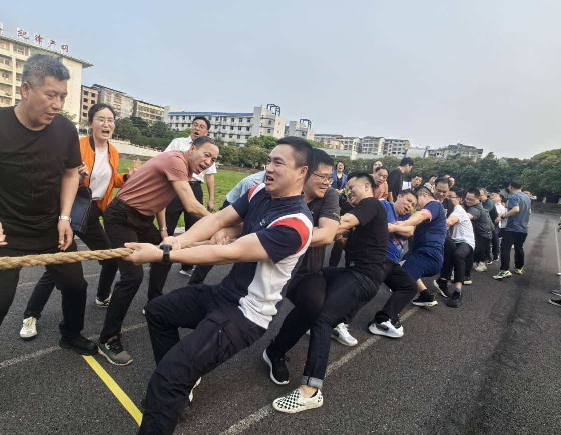 挥汗奉献热火激扬,赛场情感真挚的简单介绍 挥汗奉献热火激扬,赛场情感真挚的简单介绍