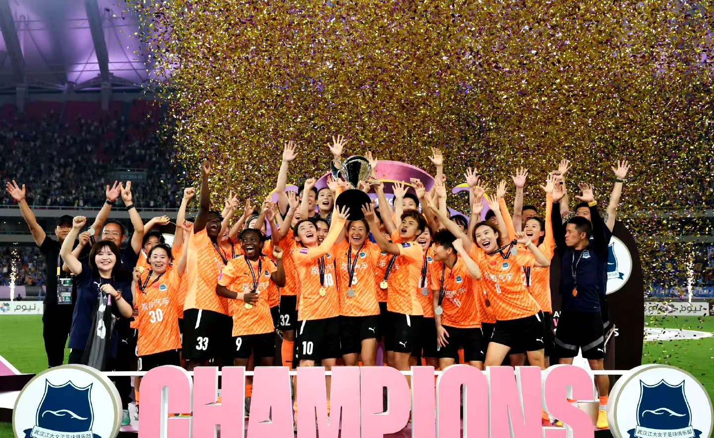 秘鲁排球选手在东京斩获金牌 秘鲁排球选手在东京斩获金牌