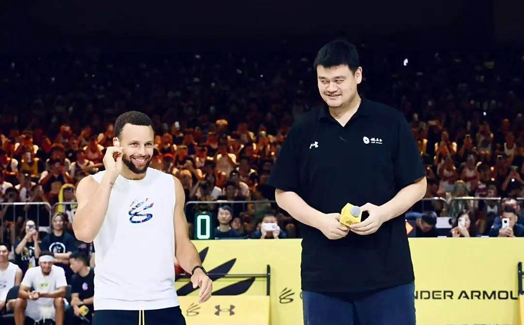 包含姚明携手NBA巨星带领中国篮球青训项目，助力新人成长的词条