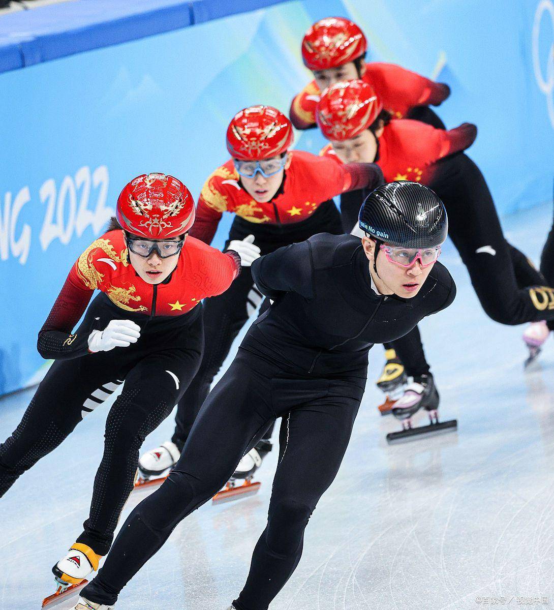 三亿体育体育app下载地址-捷克短道速滑选手登上领奖台