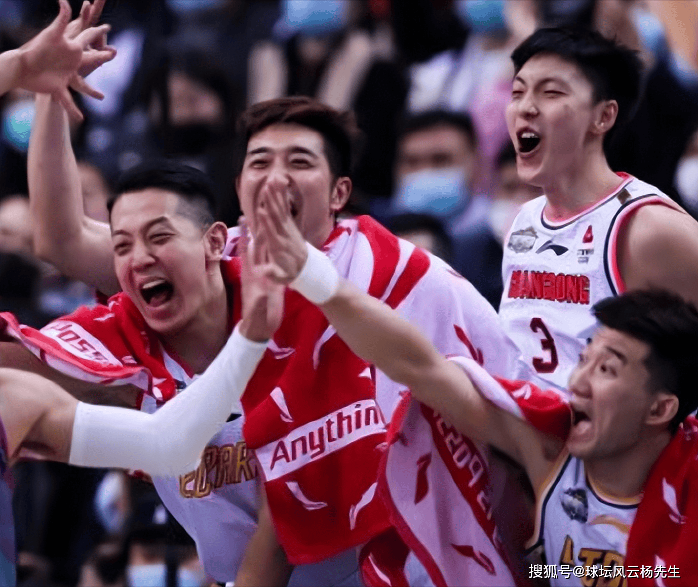 教练用战术智慧引领球队取胜 教练用战术智慧引领球队取胜