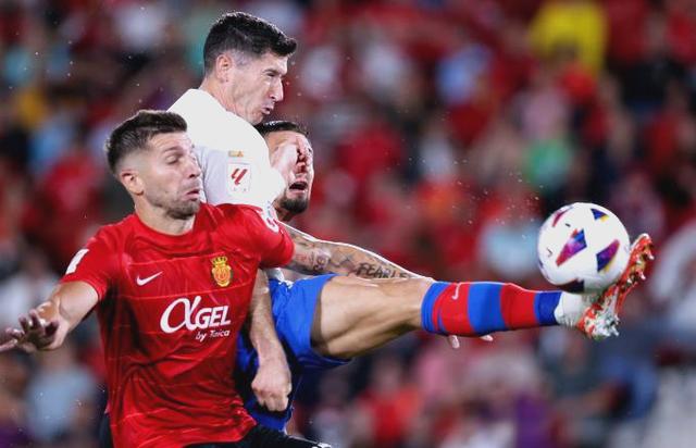 三亿体育体育活动-世界级运动员展现实力，赛场上的激烈对决的简单介绍