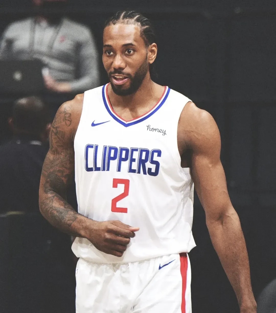 伦纳德强势发威，快船横扫湖人晋级下一轮